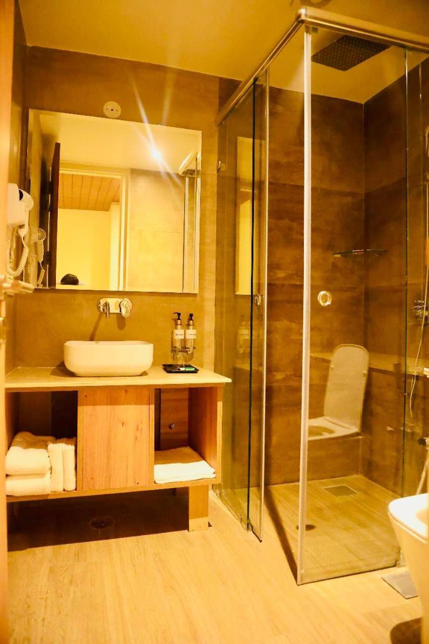 Sapphire Sky Hotel Ντεχραντούν Εξωτερικό φωτογραφία
